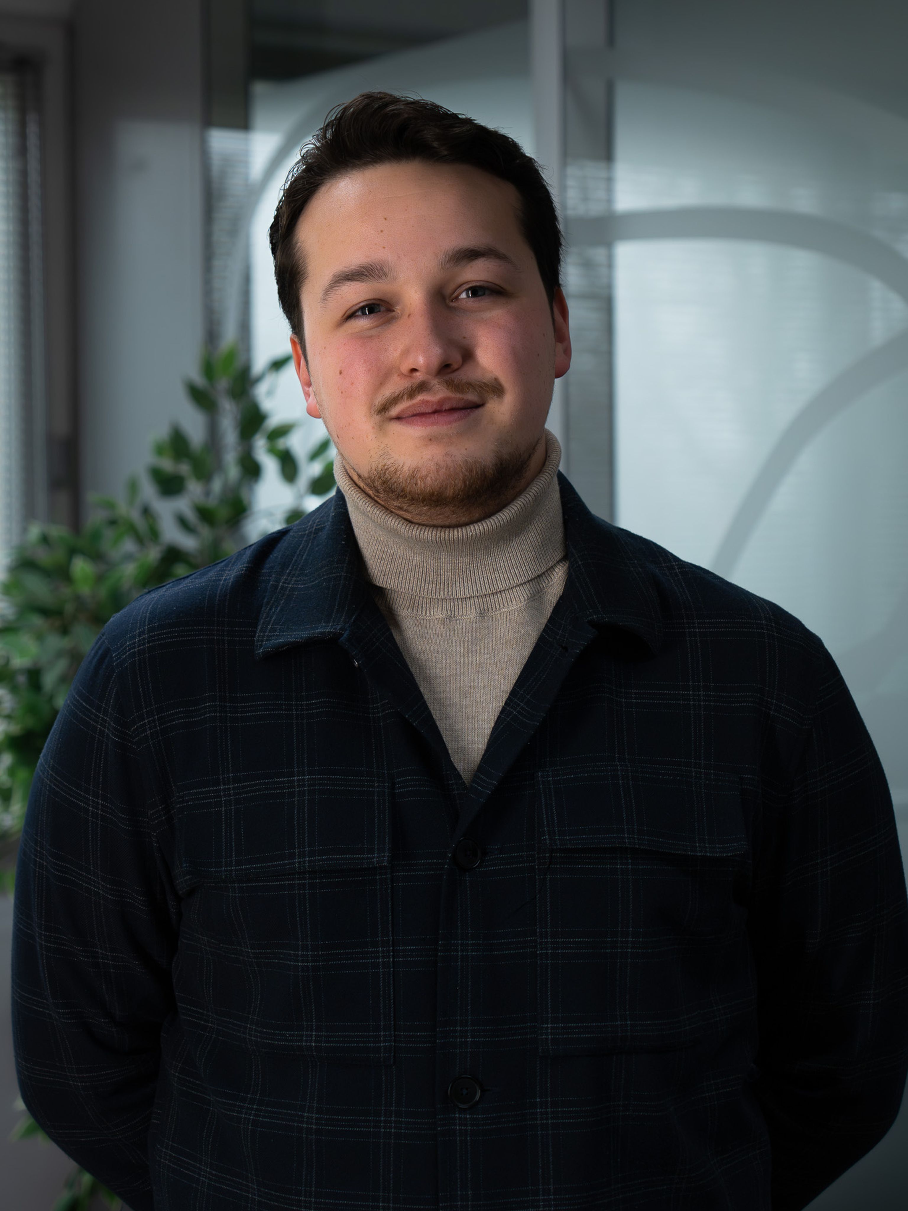 Foto van Fabian ter introductie van backoffice medewerkers